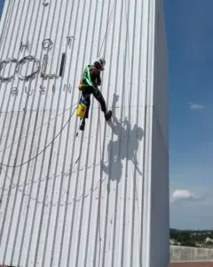 Manutenção, Revitalização e Repintura Fachada e Painéis e Letreiros